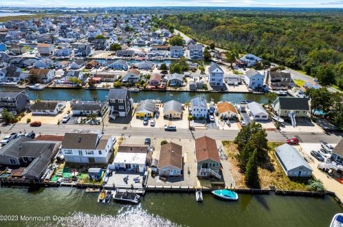 211 Cedar Dr, Berkeley Township NJ 08721-3109 exterior