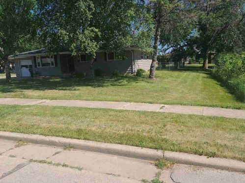 932 Newton Ave, Waupun, WI 53963-1210