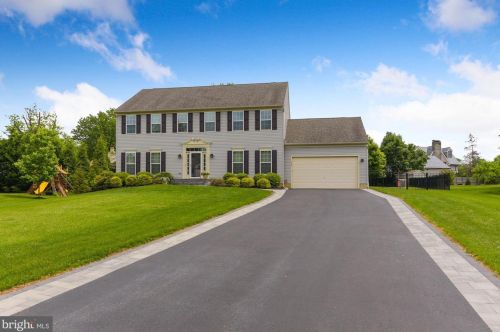 108 Green Briar Ct, Riverton, NJ 08077-3816
