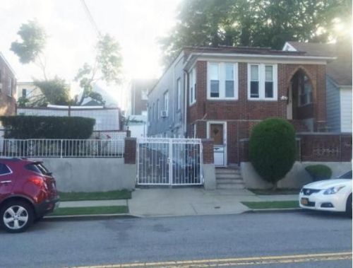 3013 Kingsland Ave, Bronx, NY 10469-3211