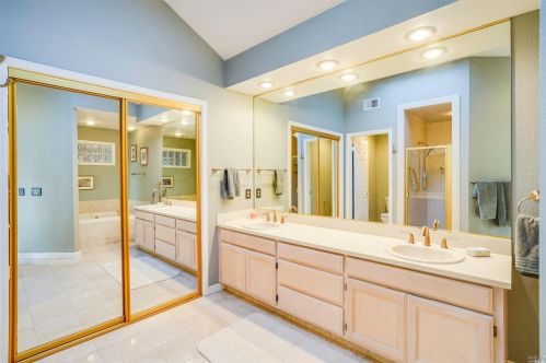 2082 Stonefield Ln, Santa Rosa CA  95403-0951 exterior