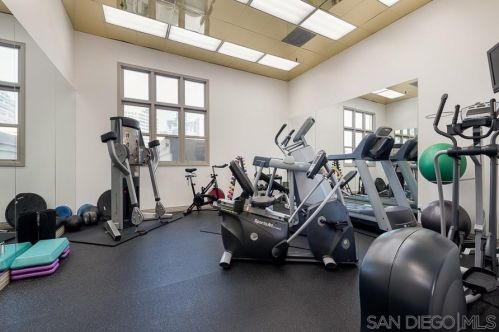 650 Columbia St, San Diego CA  92101-6758 exterior