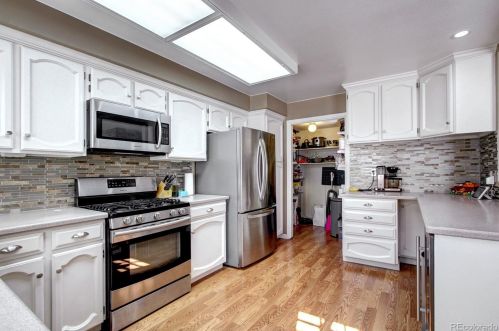 8123 Phillips Cir, Englewood CO 80112-3254 exterior