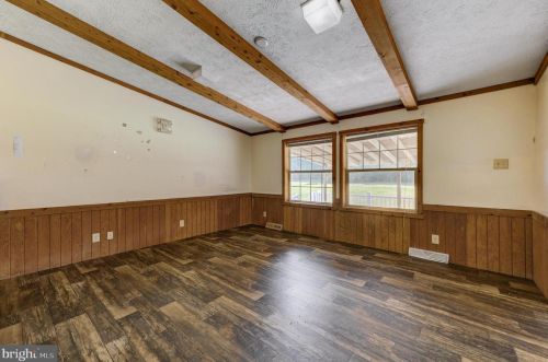 1356 Kings Hwy, Pilesgrove NJ 08098-2517 exterior