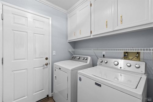 221 Alamo Dr, Vacaville CA  95688-2423 exterior