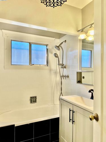6035 Holway St, Oakland CA  94621-4137 exterior
