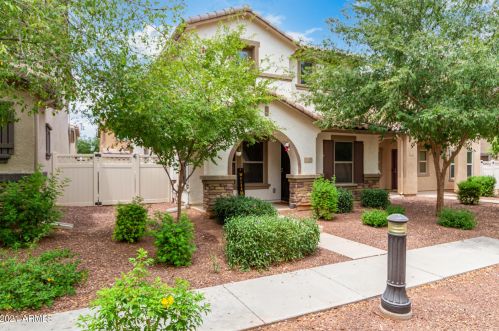 949 Sabino Dr, Gilbert, AZ 85296-2881