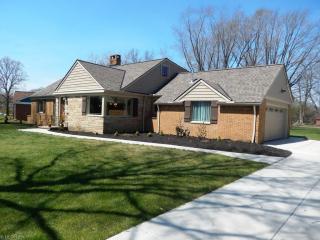 23288 Melrose Dr, Cleveland OH  44145-2832 exterior