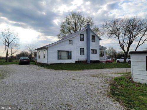 8-20 Hoffacker Rd, Littlestown, PA 17340-9628