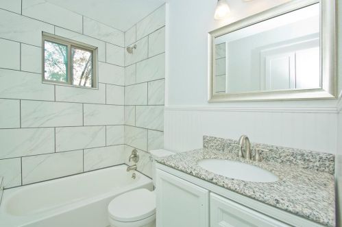 2820 Encino Dr, Dallas TX  75228-2312 exterior