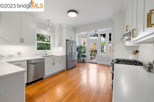 418 45 St, Oakland CA 94609-2135 exterior