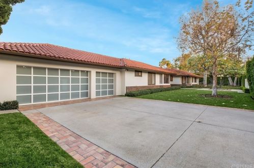 5242 Amestoy Ave, Van Nuys CA 91406-2112 exterior