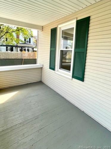 4 North St, Windsor Locks, CT 06096-1350