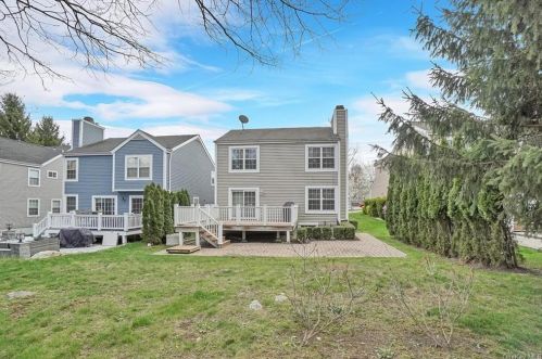 118 Hitching Post Ln, Yorktown Hgts NY  10598-2833 exterior