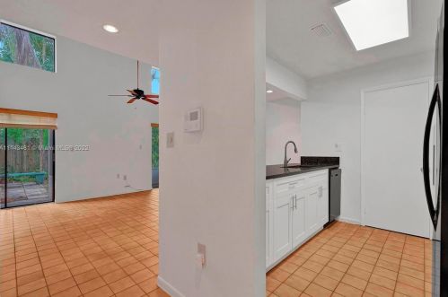 7692 Oakmont Cir, Hialeah FL  33015-2046 exterior