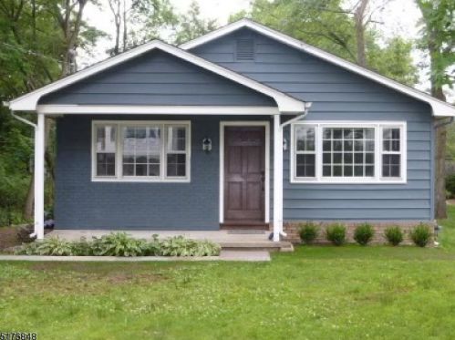 19 Hewetson Rd, Parsippany NJ  07834-2124 exterior