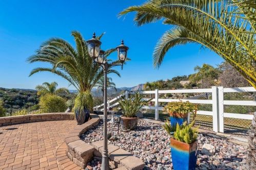 550 Old Stagecoach Run, Alpine CA  91901-1478 exterior