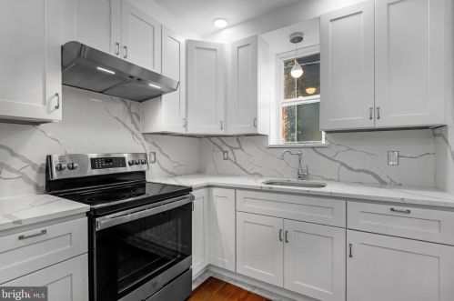 312 Manton St, Philadelphia PA  19147-5213 exterior