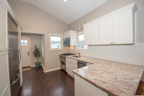 329 Park Ave, Babylon NY  11702-2024 exterior
