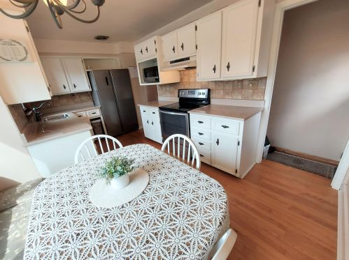 6027 Lake Dr, Cudahy WI  53110-3126 exterior