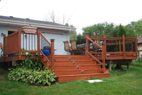 711 Harrison Ct, West Bend WI  53090-1800 exterior