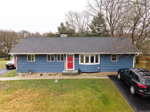 64 Phillips St, Middletown, NY 10940-4223