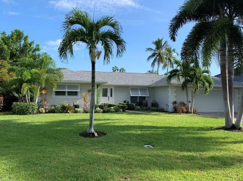 675 Wedge Dr, Naples, FL 34103-4428