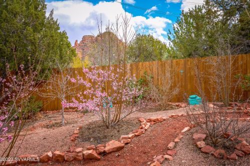 105 Castle Rock Trl, Sedona AZ 86336-6820 exterior
