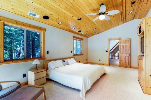 12764 Ski Slope Way, Truckee CA  96161-6615 exterior