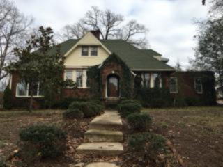 135 Church Ave, Camden, TN 38320-1237