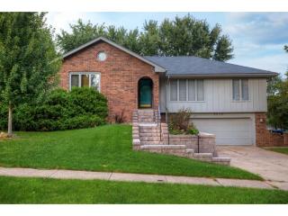 7813 Roseland Dr, Des Moines, IA 50322-4445