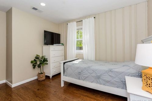 28 Talcott Rd, Glastonbury CT  06033-2919 exterior