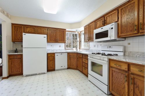 5759 Donegal Dr, Saint Paul MN 55126-3701 exterior