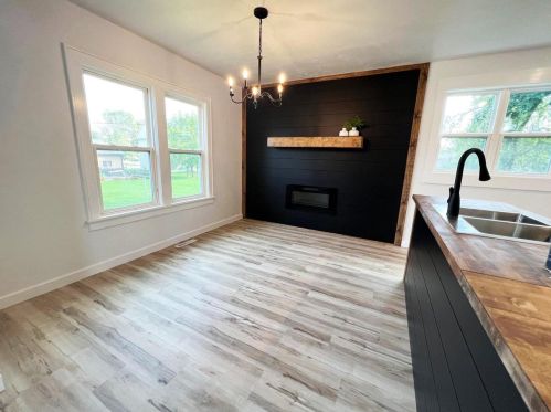 250 Caroline St, Manchester WI  53946-8518 exterior