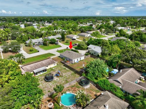 1977 Floresta Dr, Fort Pierce FL  34983-4619 exterior