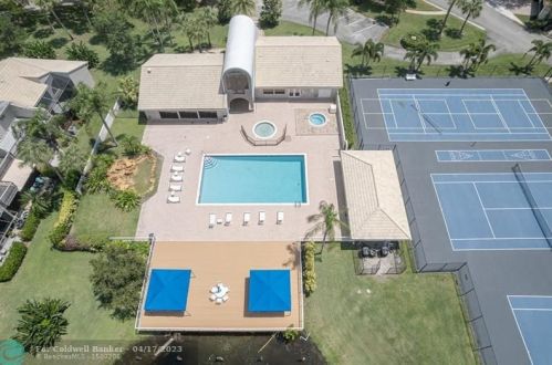 5495 Monterey Cir, Delray Beach FL  33484-8373 exterior