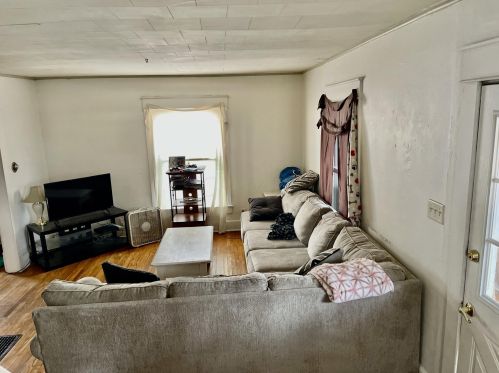 214 Gurley Ave, Marion, OH 43302-5127