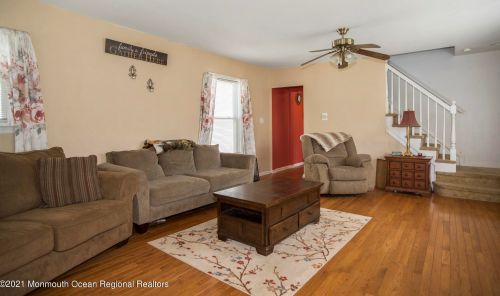 28 Bentley Ave, Trenton NJ  08619-3720 exterior