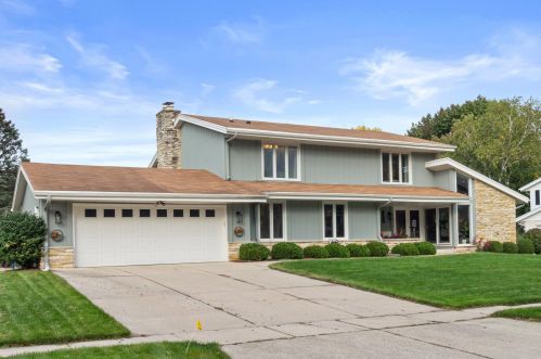 8818 Greenmeadow Ln, Greendale, WI 53129-1549