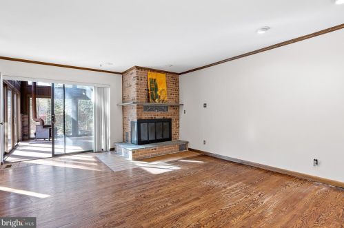 11 Woodbrook Cir, Wilmington DE  19810-4119 exterior