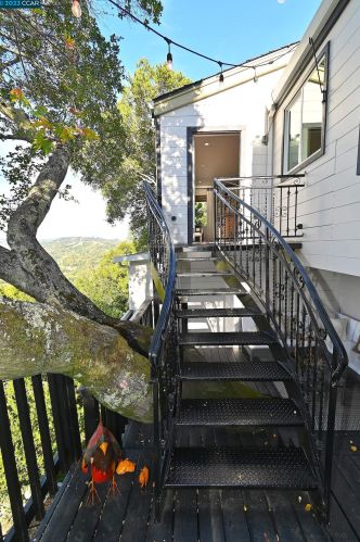 122 El Toyonal, Orinda CA  94563-2133 exterior