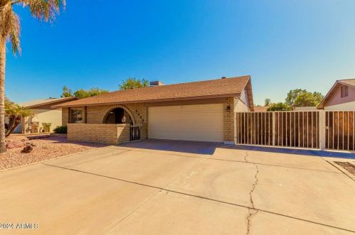 5415 Seldon Ln, Glendale, AZ 85302-4825