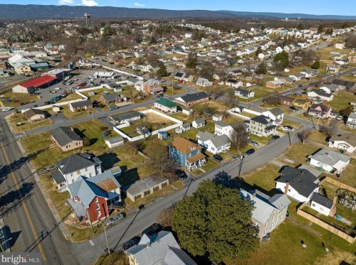 141 Funk St, Strasburg VA  22657-2403 exterior