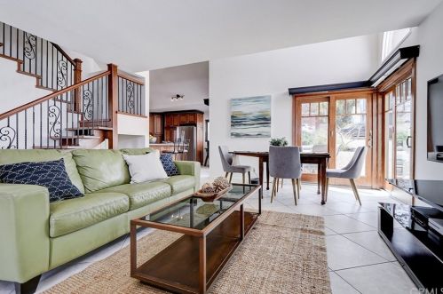 1907 Belmont Ln, Redondo Beach, CA 90278-4809