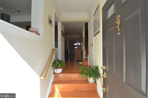 6539 Milva Ln, Springfield VA  22150-4268 exterior