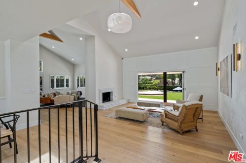 445 Sinaloa Rd, Simi Valley CA  93065-5430 exterior