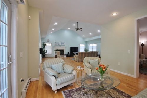 1774 Pleasantville Rd, Briarcliff NY  10510-1116 exterior