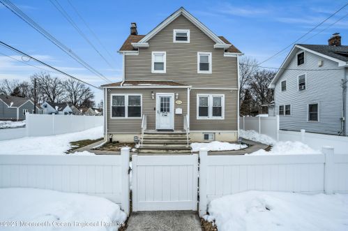 824 Chestnut St, Roselle, NJ 07203-1931