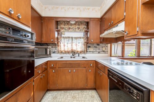 4124 89, Milwaukee WI 53228-2210 exterior