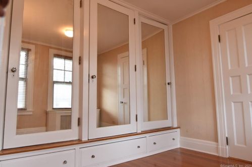 690 Clinton Ave, Bridgeport CT 06605-1702 exterior